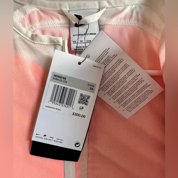 Nike running jacket with removable down pads XS includes whistle - Picture 5 of 10